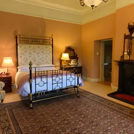 לינה וארוחת בוקר Templemacateer